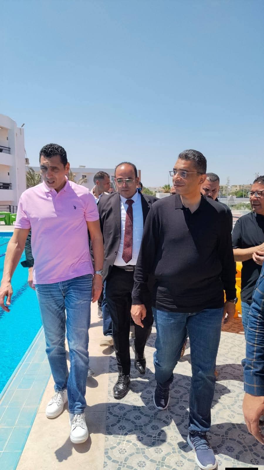 محافظ البحر الأحمر ووزير الشباب يتابعان مستوى الخدمات بالمدينة الشبابية بالغردقة
