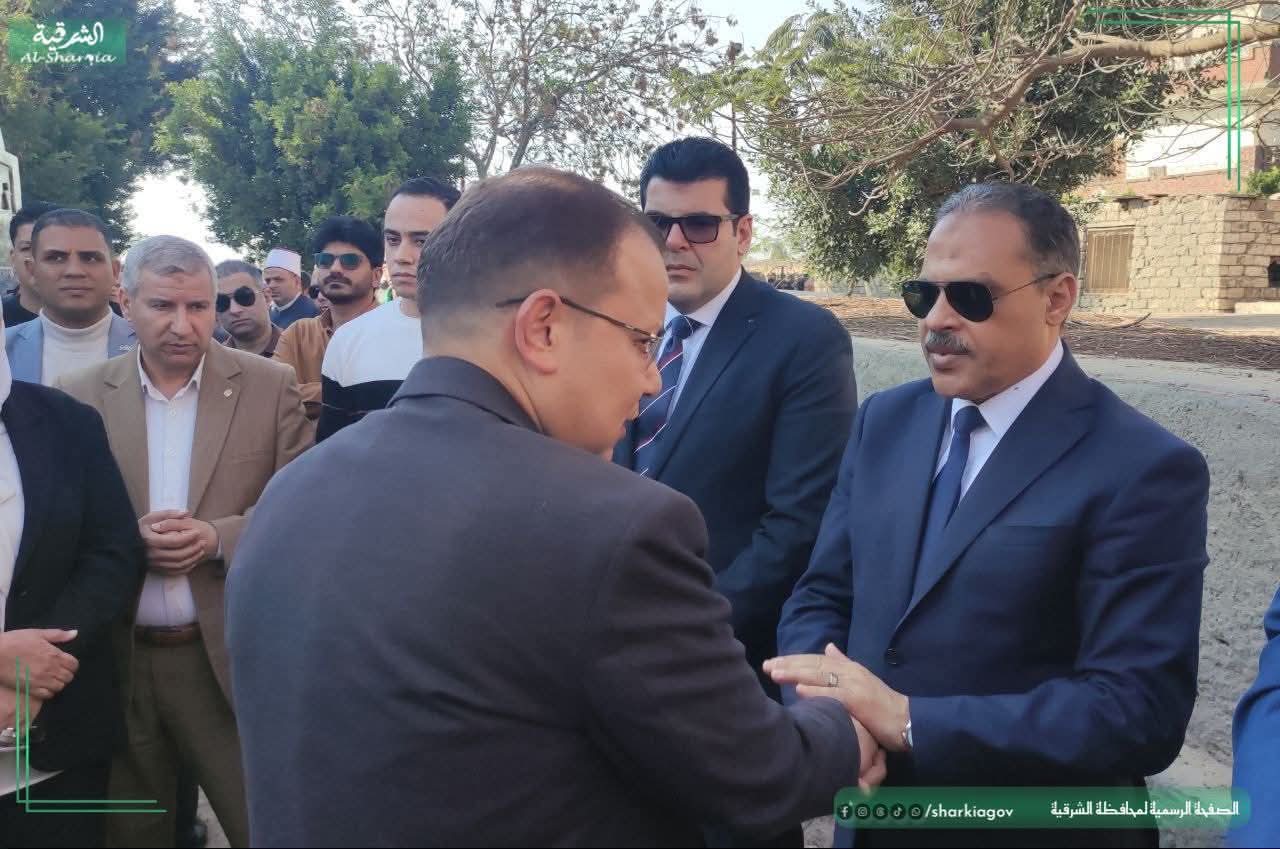 محافظ الشرقية يؤدي صلاة الجنازة ويقدّم واجب العزاء في وفاة والدة مدير عام الإدارة العامة لشؤون مكتب المحافظ